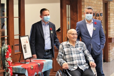 eteran Nick Bruno had the opportunity to speak with MPP Graham McGregor and Paul Calandra, Minister of Long-Term Care, during their recent visit to The Village of Sandalwood Park.  