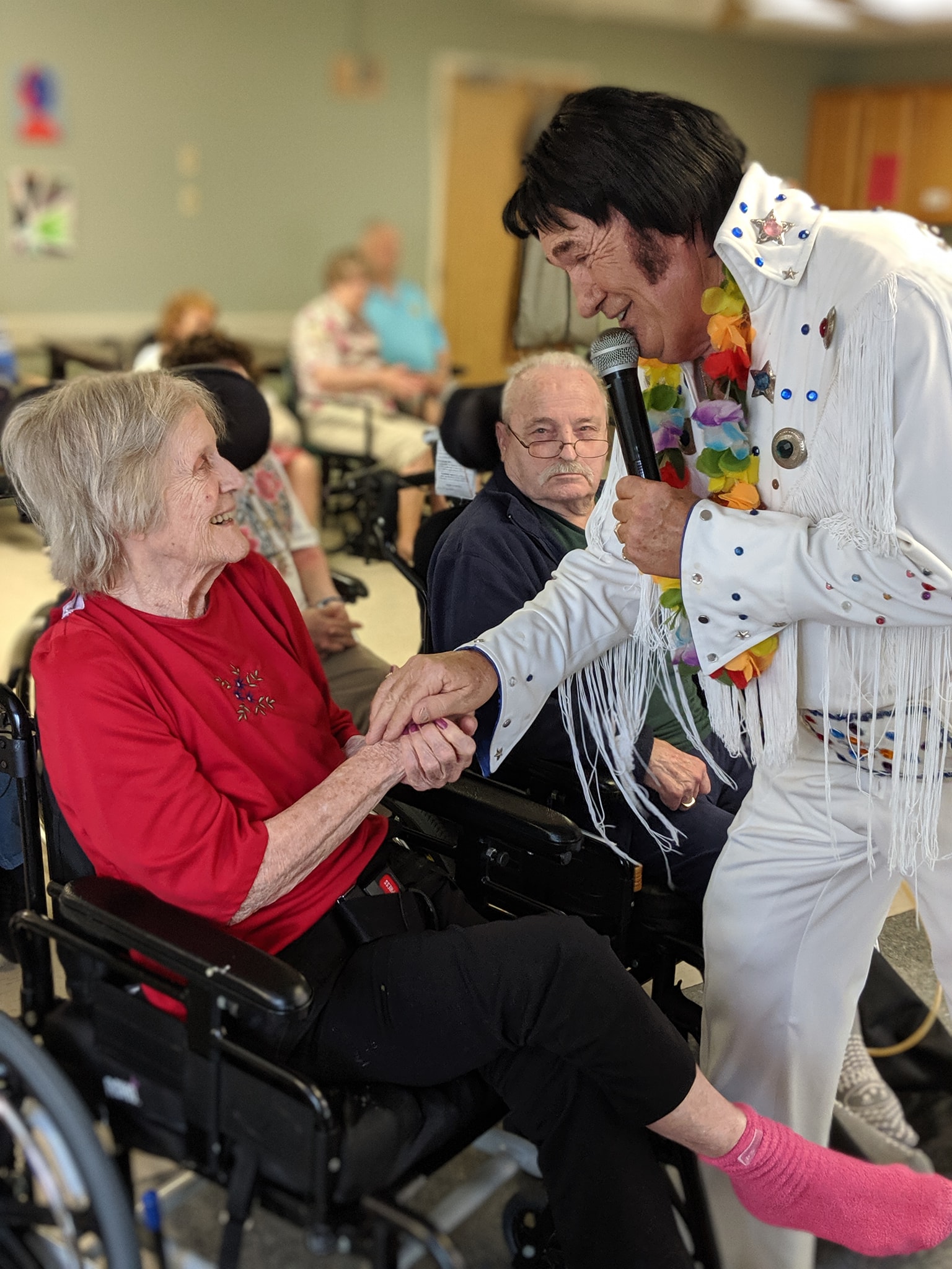 Elvis greets residents